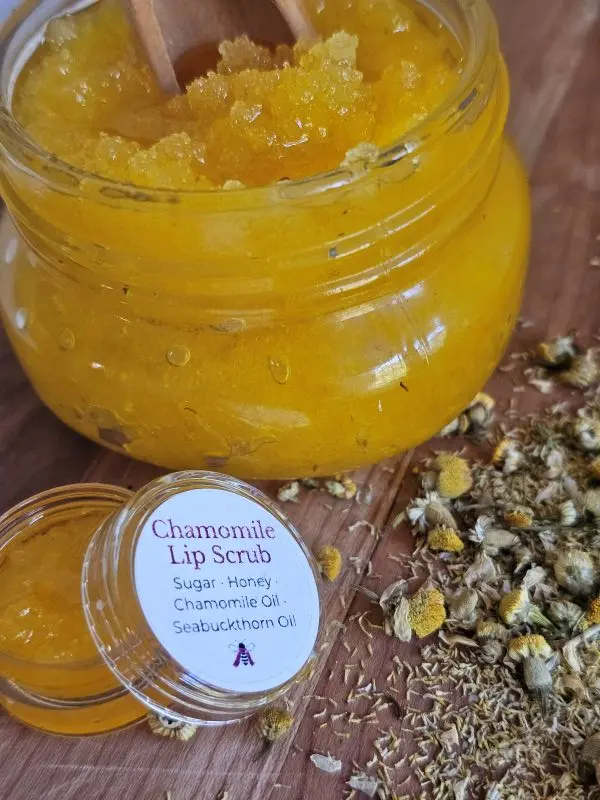 Lip-Scrub-Closeup close-up of chamomile honey lip scrub with seabuckthorn oil