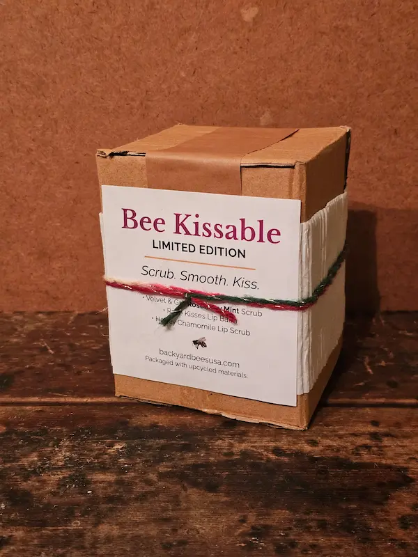 Bee Kissable Gift Box - limited edition for the holidays - in upcycled box and seasonal soft yarn